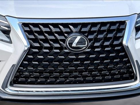 Used 2023 Lexus GX 460 Premium w/ Accessory Package AWD/4WD image 28