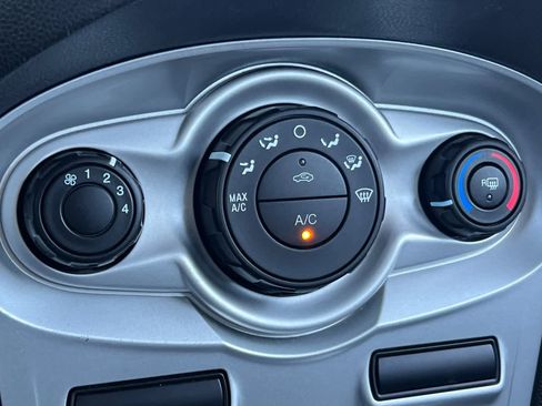 Used 2019 Ford Fiesta SE image 21