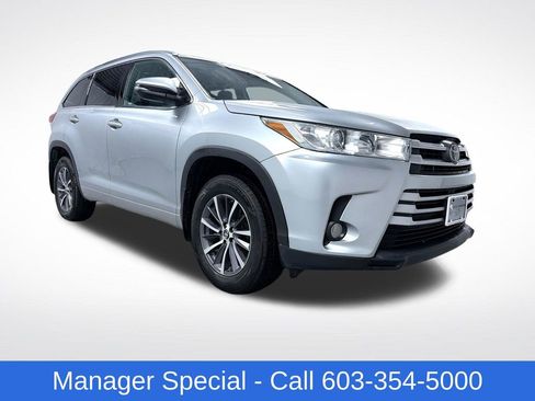 Used 2018 Toyota Highlander XLE AWD/4WD image 1