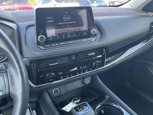 Used 2023 Nissan Rogue SL AWD/4WD image 17