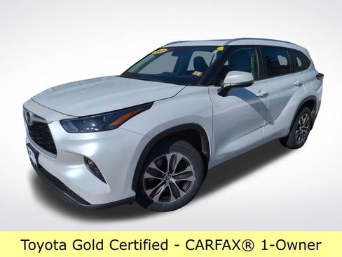 Certified 2023 Toyota Highlander XLE image 1