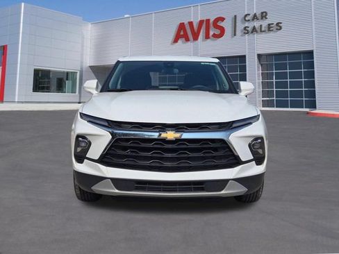 Used 2025 Chevrolet Blazer LT FWD image 2