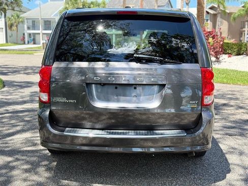 Used 2019 Dodge Grand Caravan SXT FWD image 4