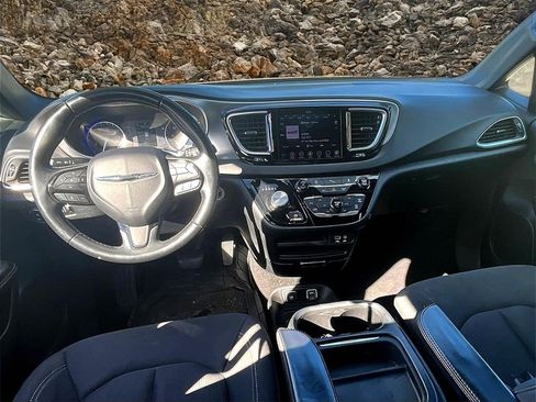 Used 2018 Chrysler Pacifica Touring Plus w/ S Appearance Package image 14