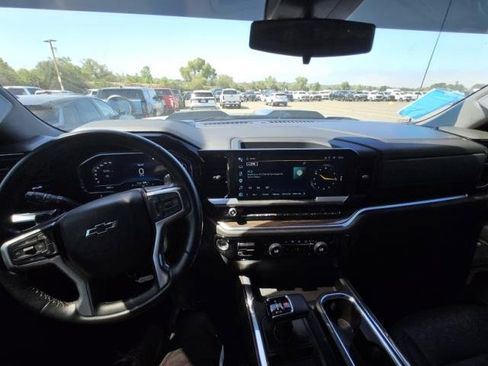 Used 2022 Chevrolet Silverado 1500 LT Trail Boss w/ LT Trail Boss Premium Package AWD/4WD image 4