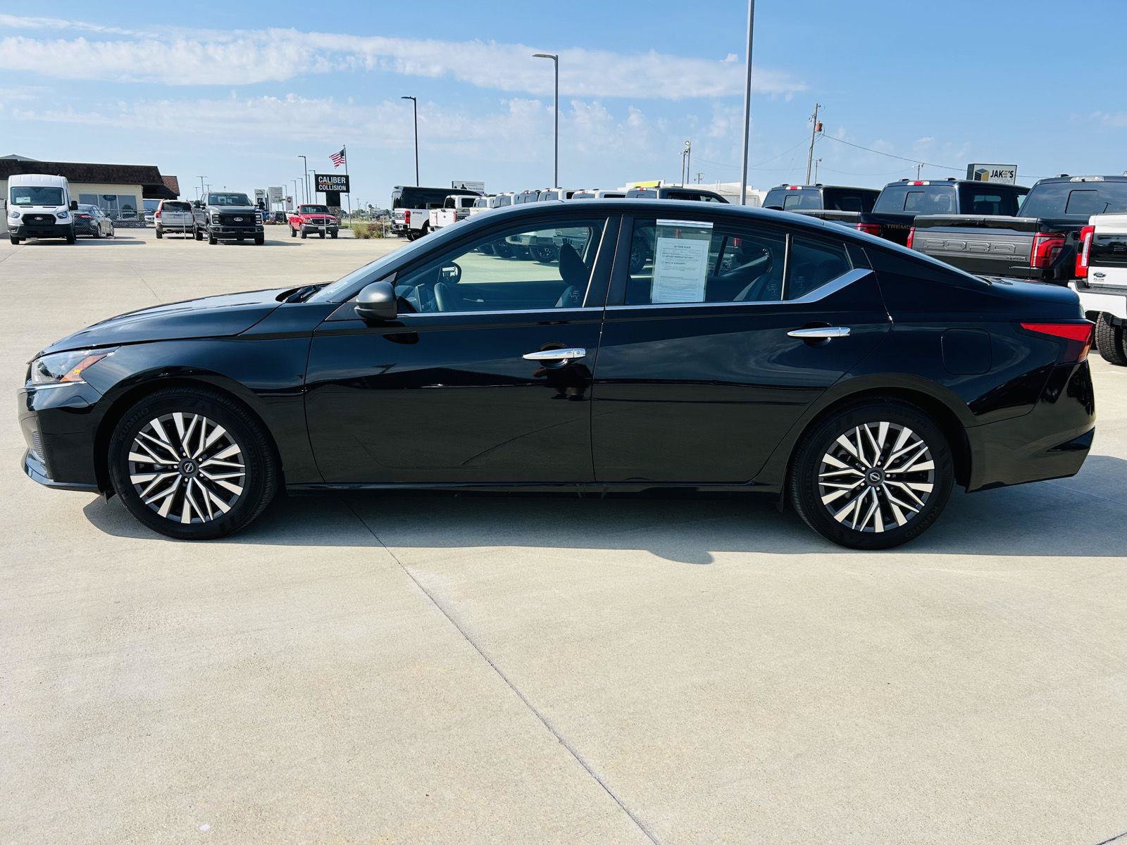 Used 2025 Nissan Altima 2.5 SV FWD image 31