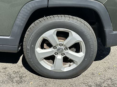 Used 2018 Jeep Compass Latitude w/ Popular Equipment Group AWD/4WD image 5