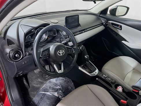 Certified 2020 Toyota Yaris XLE image 10
