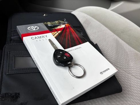 Used 2011 Toyota Camry LE image 31