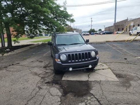 Used 2016 Jeep Patriot High Altitude FWD image 4
