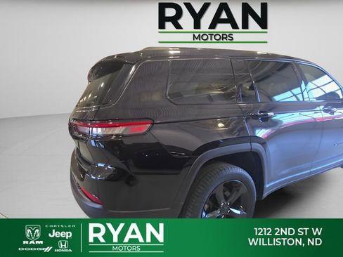 Used 2023 Jeep Grand Cherokee L Laredo AWD/4WD image 4
