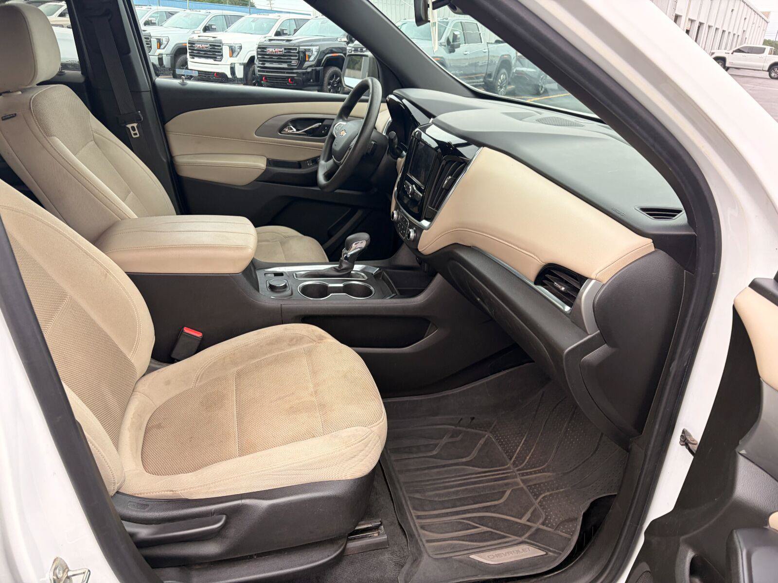 Used 2022 Chevrolet Traverse LS FWD image 24