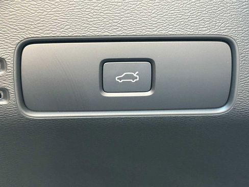 New 2025 Volvo XC40 B5 Ultra w/ Climate Package image 31