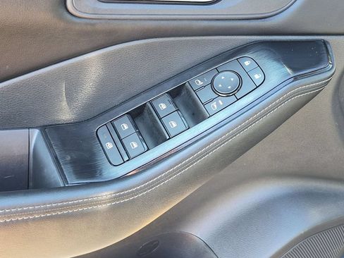 Used 2025 Nissan Rogue SV AWD/4WD image 13