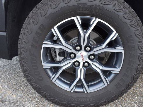 Used 2026 GMC Acadia AT4 w/ Luxury Package AWD/4WD image 14