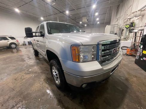 Used 2014 GMC Sierra 2500 SLE w/ SLE Preferred Package image 2