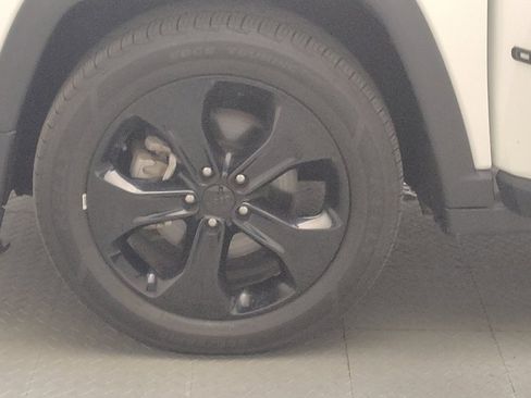 Used 2020 Jeep Compass Latitude FWD image 31