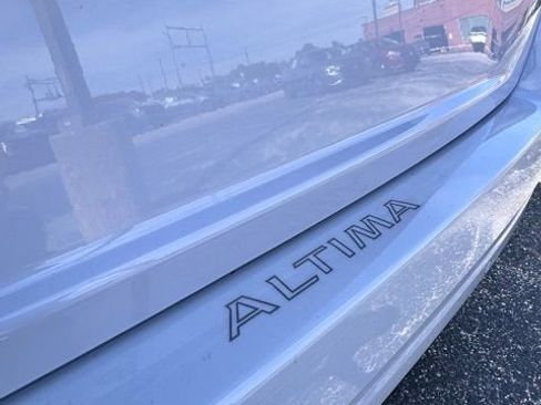 New 2025 Nissan Altima 2.5 SR image 9