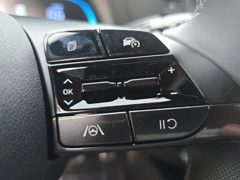 Used 2025 Hyundai Elantra Sport image 16