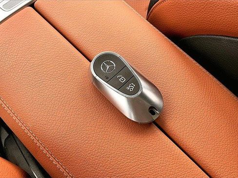 Certified 2025 Mercedes-Benz GLC 300 4MATIC image 38