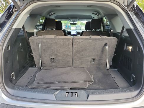 Used 2023 Ford Explorer XLT RWD image 6
