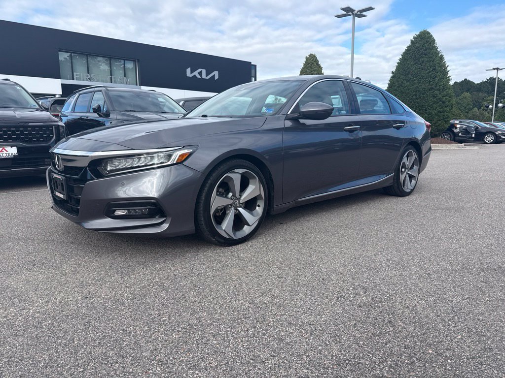 Used 2018 Honda Accord Touring image 1