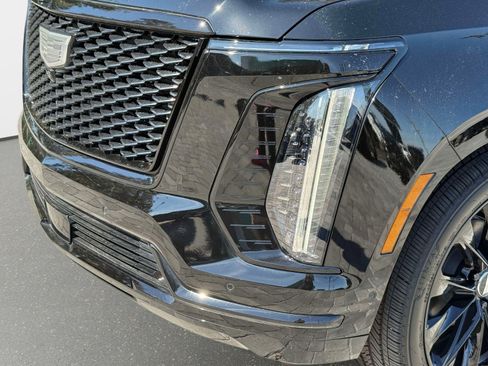 Used 2026 Cadillac Escalade Platinum Sport w/ LPO, ONYX Package image 8