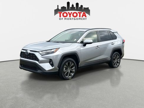 Used 2022 Toyota RAV4 XLE Premium image 7