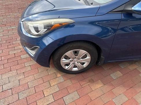 Used 2016 Hyundai Elantra SE FWD image 2