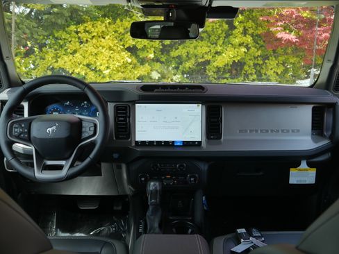 New 2026 Ford Bronco Outer Banks w/ Sasquatch Package AWD/4WD image 9