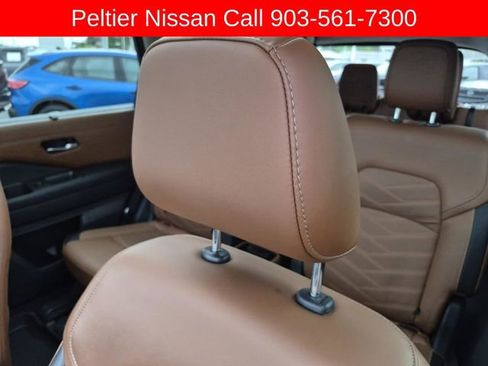 Used 2024 Nissan Pathfinder Platinum FWD image 23