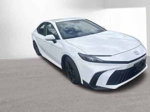 Used 2025 Toyota Camry SE FWD image 10