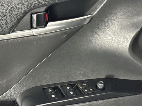 Used 2019 Toyota Camry LE FWD image 13
