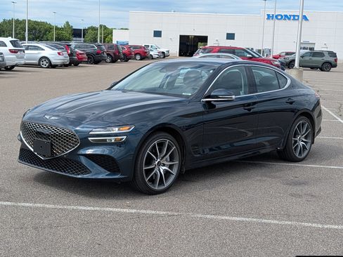 Used 2024 Genesis G70 2.5T AWD/4WD image 2