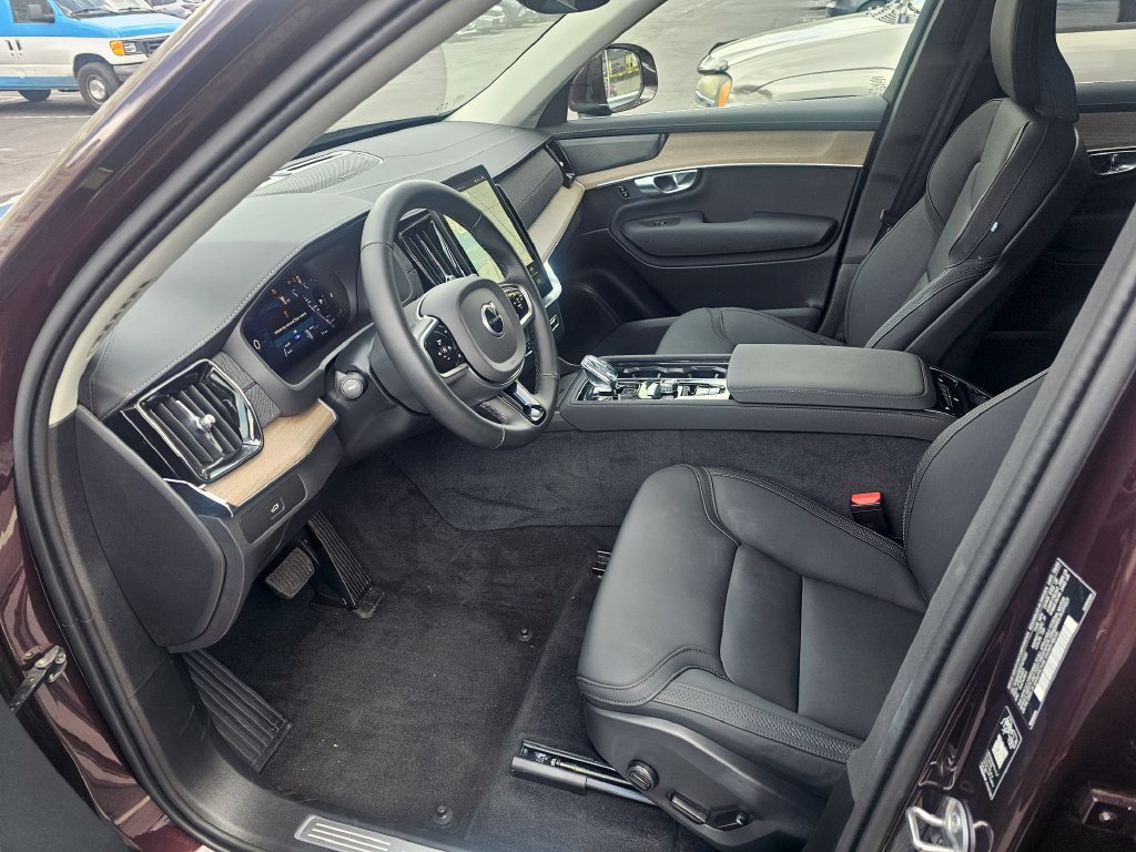 Used 2026 Volvo XC90 B5 Plus w/ Protection Package AWD/4WD image 37