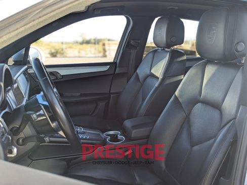 Used 2021 Porsche Macan w/ Premium Package Plus AWD/4WD image 28