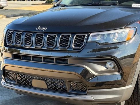 New 2026 Jeep Compass Latitude image 10