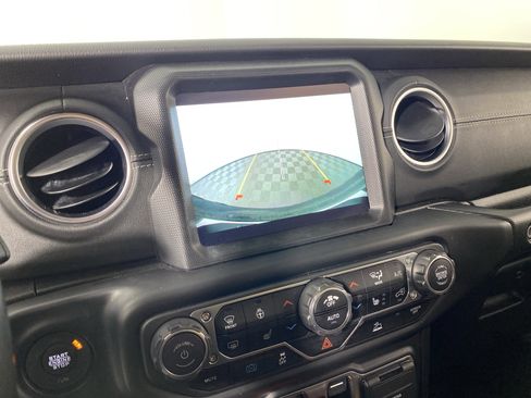 Used 2023 Jeep Wrangler Unlimited Rubicon 4xe w/ Cold Weather Group AWD/4WD image 5