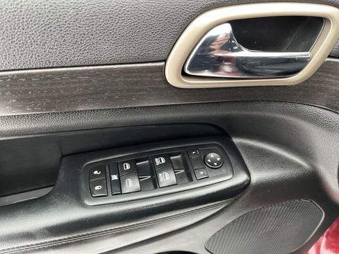 Used 2016 Jeep Grand Cherokee Laredo AWD/4WD image 16