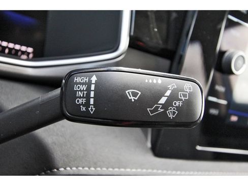 Certified 2025 Volkswagen Taos SE FWD image 18
