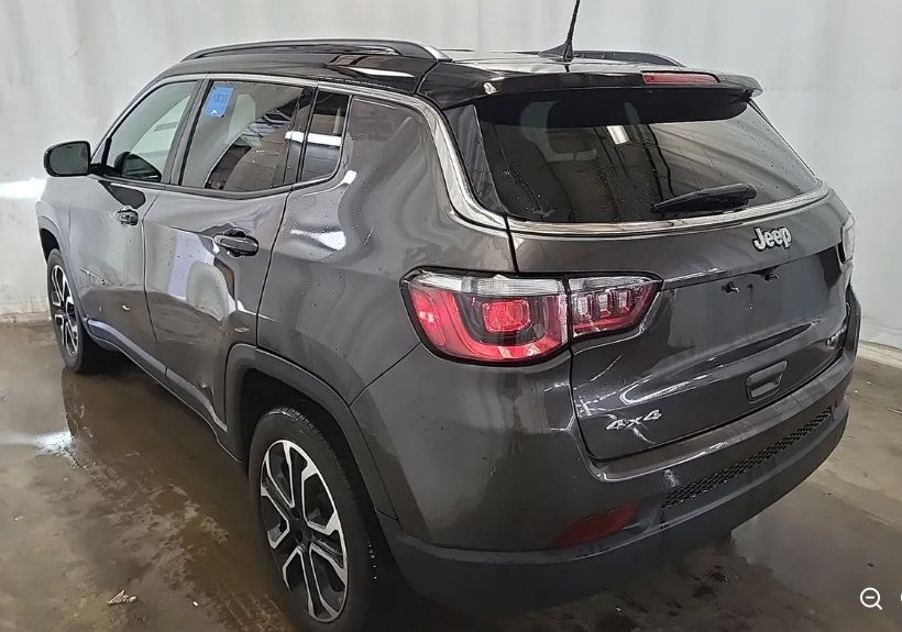 Used 2022 Jeep Compass Limited AWD/4WD image 2