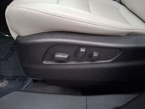 Used 2021 Cadillac XT4 Luxury w/ Cold Weather Package image 14