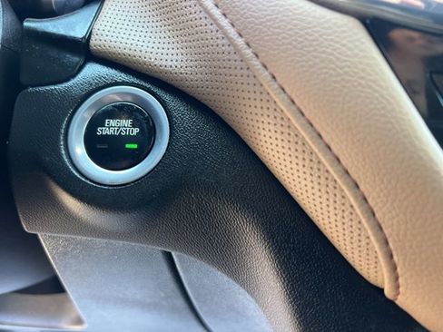 Used 2023 Chevrolet Equinox Premier image 31