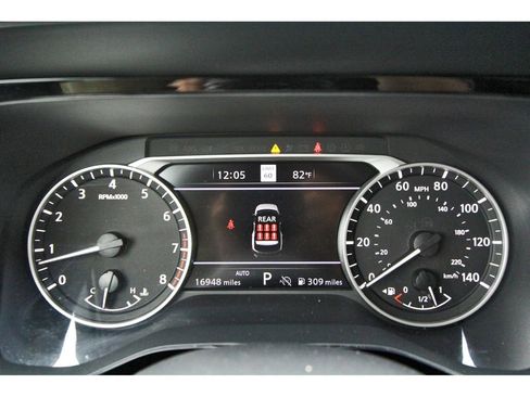 Used 2025 Nissan Pathfinder SL AWD/4WD image 13