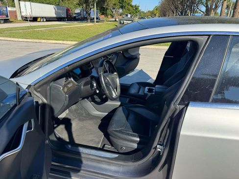 Used 2015 Tesla Model S 85D image 26