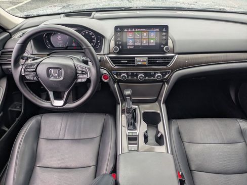 Used 2018 Honda Accord Touring image 16