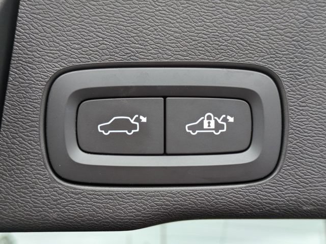 Used 2023 Volvo XC60 B5 Plus FWD image 14