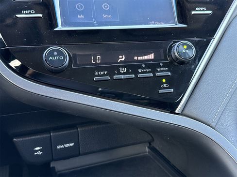 Used 2018 Toyota Camry SE image 21