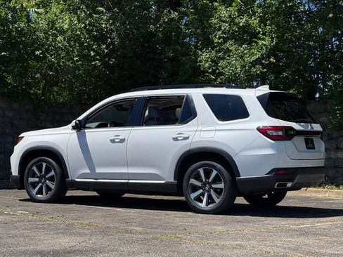 Used 2023 Honda Pilot Elite image 7