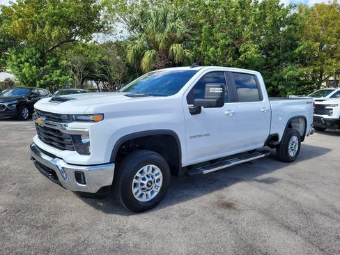 Used 2025 Chevrolet Silverado 2500 LT w/ Convenience Package image 7